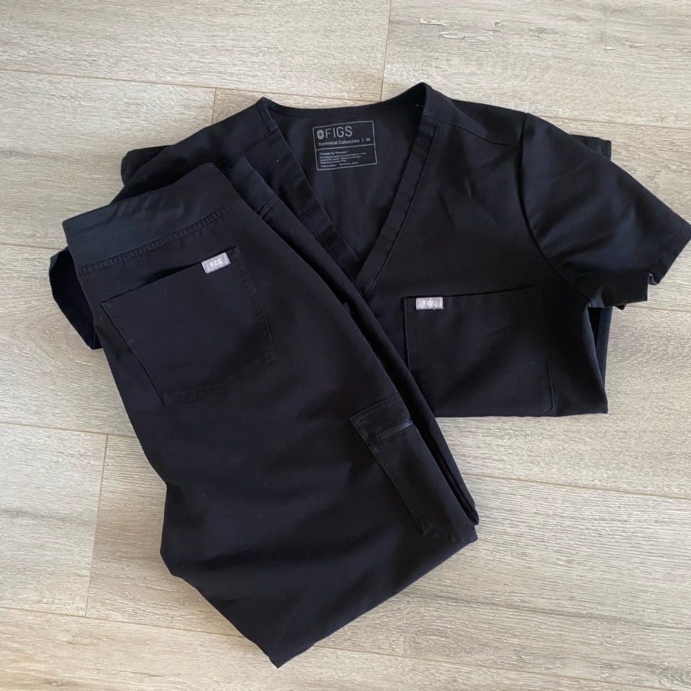 Women’s FIGS Technical Collection Black Set in Medium and Medium/tall